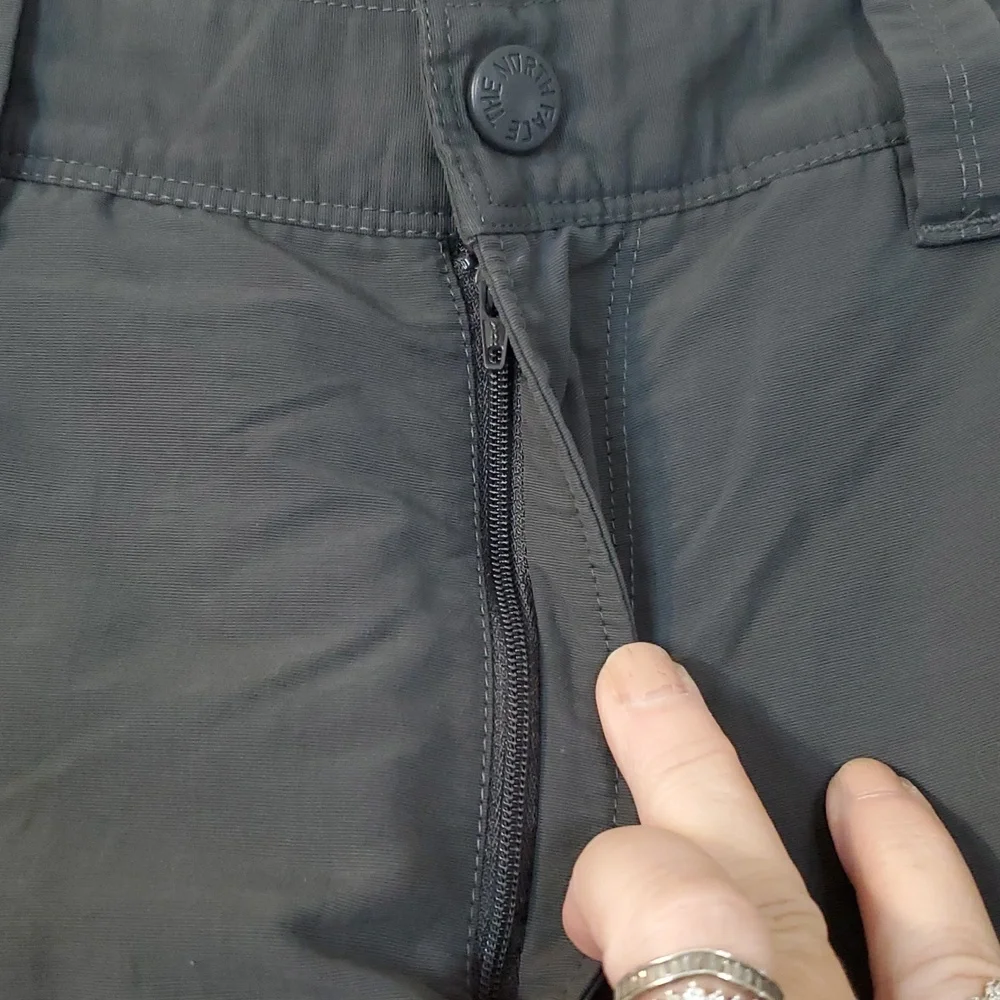 The North Face 11' Nylon Hiking Shorts Size 32 Grey Pockets Gorpcore Streetwear
